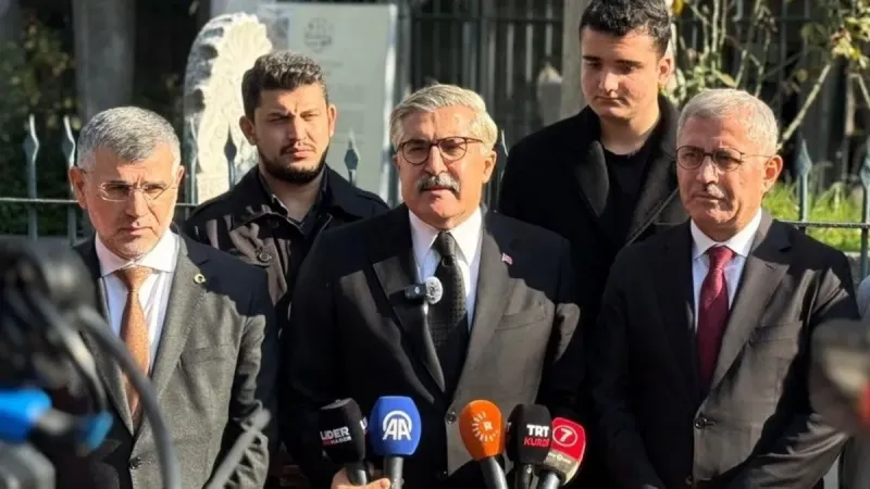 AK Parti Kültür ve Sanat Politikaları Başkanlığından Sezai Karakoç’un ölüm yıldönümünde kabrine ziyaret