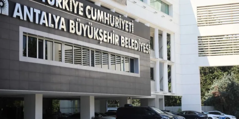 Antalya Büyükşehir'e ikinci dalga operasyonun iki bürokrat tutuklandı