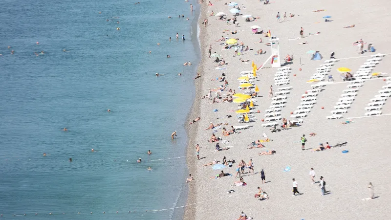 Antalya sahillerinde sıcak hava yoğunluğu