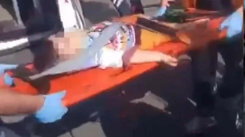 Arnavutköy'de anne ile bebeğine otomobil çarptı! 2 yaşındaki Miraç, kurtarılamadı