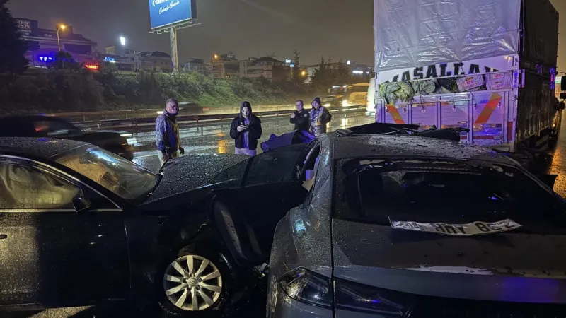 Ataşehir'de zincirleme trafik kazası: 6 yaralı