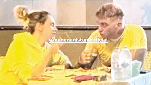 Athena Gökhan ve Farah yemekte! 'Restoranda yer yoktu'
