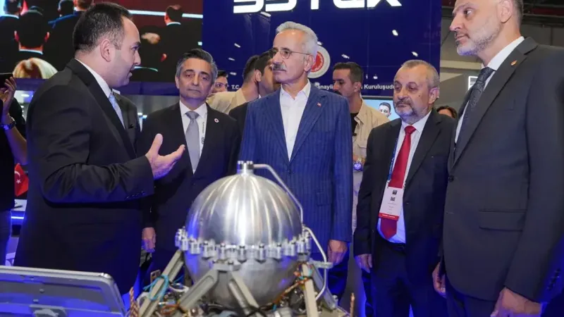 Bakan Uraloğlu, IDEF 2025'te Önemli Açıklamalar Yaptı: Ulaştırma Koridorları ve Yerli Uydu Projeleri Gündemde