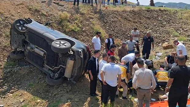 Bingöl'de otomobil şarampole yuvarlandı: 5 kişi yaralandı