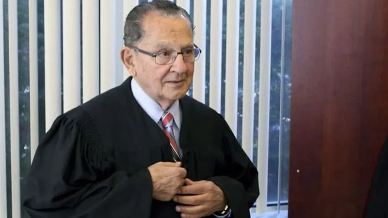Merhametli Hakim Frank Caprio Veda Etti! Gözyaşları Sel Oldu