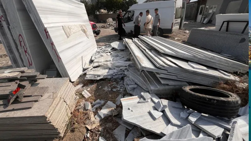 İş yerinde mermer bloklar devrildi: 2 yaralı