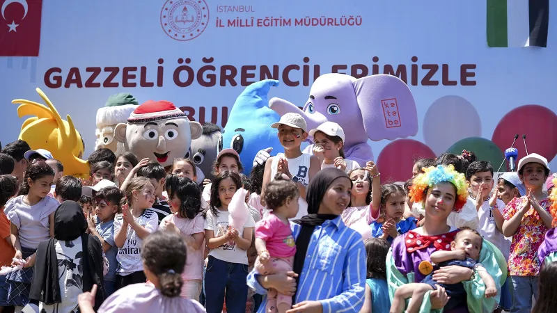 İstanbul'da Gazzeli öğrenciler için çocuk şenliği