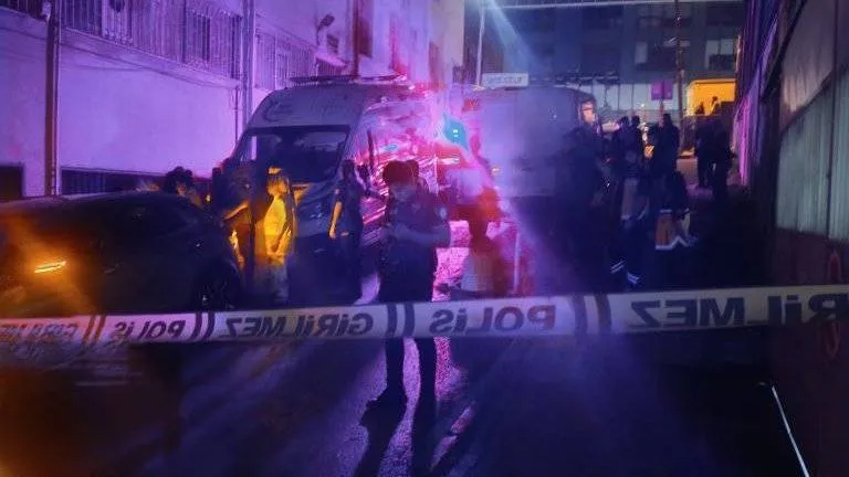 Kağıthane'de düğün çıkışı tartıştığı yakınını başına taşla vurarak öldürdü