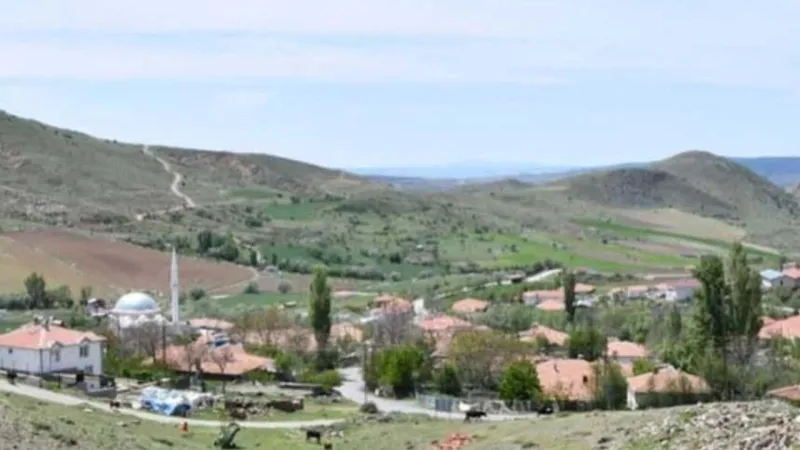Limak bir köyü komple kapadı, vatandaş tedirgin