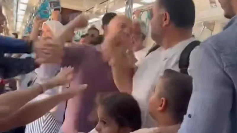 Marmaray'da çocuklarının yanında babayı darbeden şahıs adliyeye sevk edildi