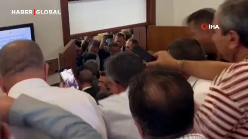 Meclis'te gergin anlar: Birbirlerinin üzerine yürüdüler