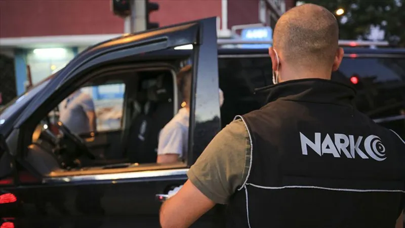 Nevşehir'de 64 adrese eş zamanlı baskın: 61 zehir taciri yakalandı