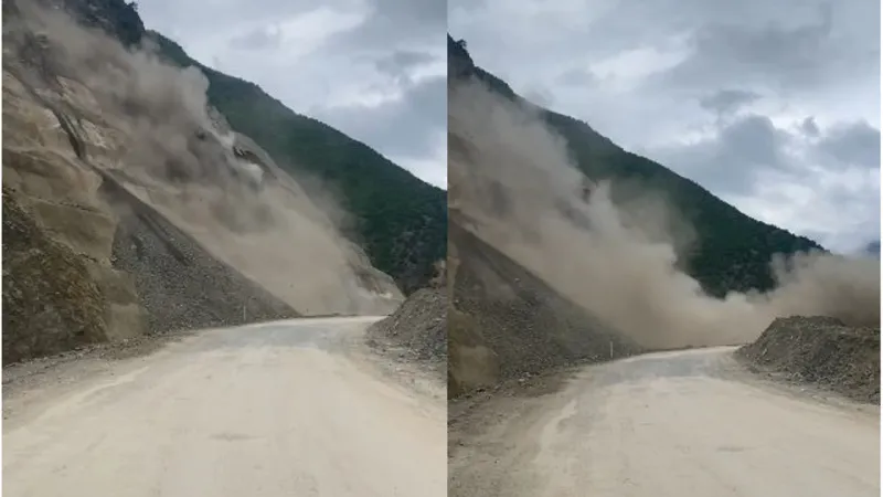 Artvin-Şavşat Karayolu'nda heyelan: O anlar kamerada
