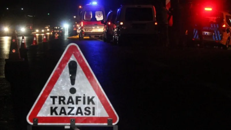 Denizli'de tıra çarpan otomobildeki 1 kişi öldü, 1 kişi yaralandı