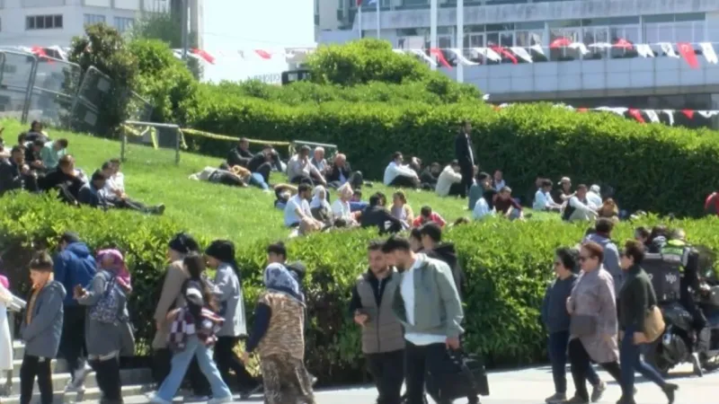 Depremin ardından 12 bina boşaltıldı!