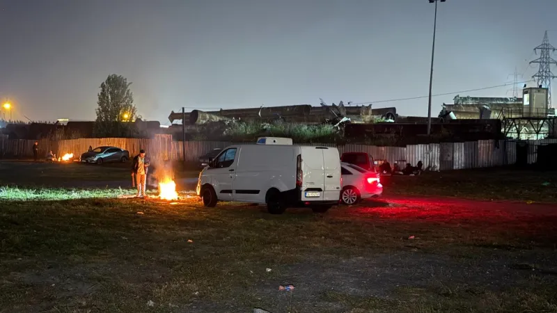 İstanbul'da bazı vatandaşlar geceyi de dışarıda geçiriyor