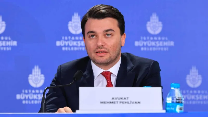 Müvekkili tutuklandı, kendisi gözaltına alınıp serbest kaldı, avukatı tutuklamaya sevk edildi | Avukat Pehlivan: Savunma susturulursa, hakikatin, yurttaşın sesi kesilir