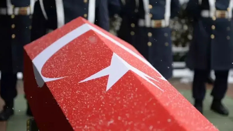Şırnak'ta başka kazaya müdahale eden polis, tır çarpması sonucu şehit oldu