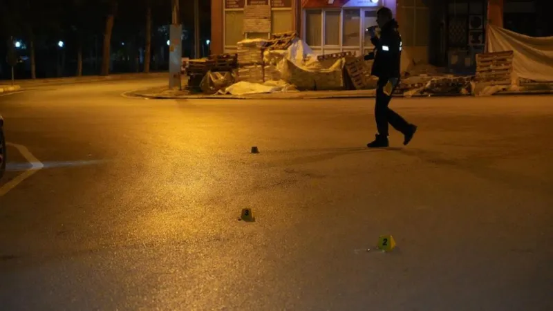 Sokak ortasında havaya rastgele ateş açtılar