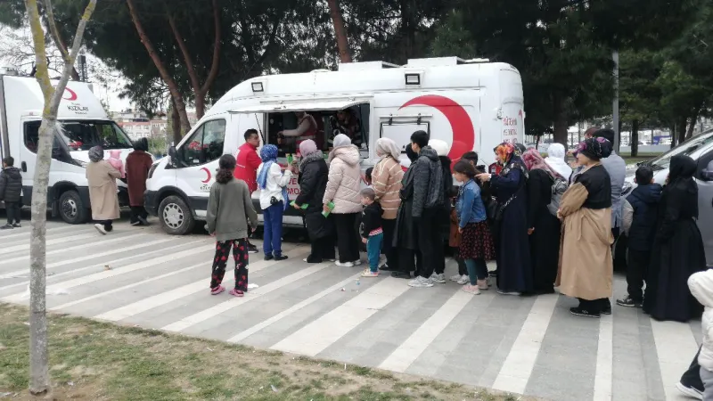 Türk Kızılay, 6,2'lik deprem sonrası 1,4 milyon kişilik gıda desteği dağıttı