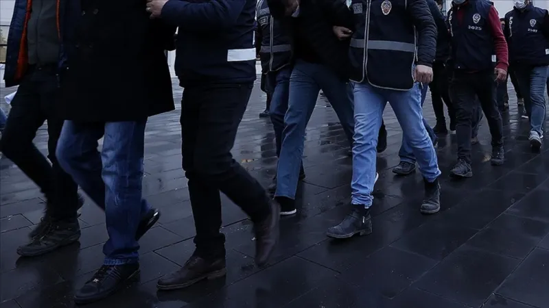 Ülke genelindeki denetimlerde 21 göçmen kaçakçısı ve 547 düzensiz göçmen yakalandı