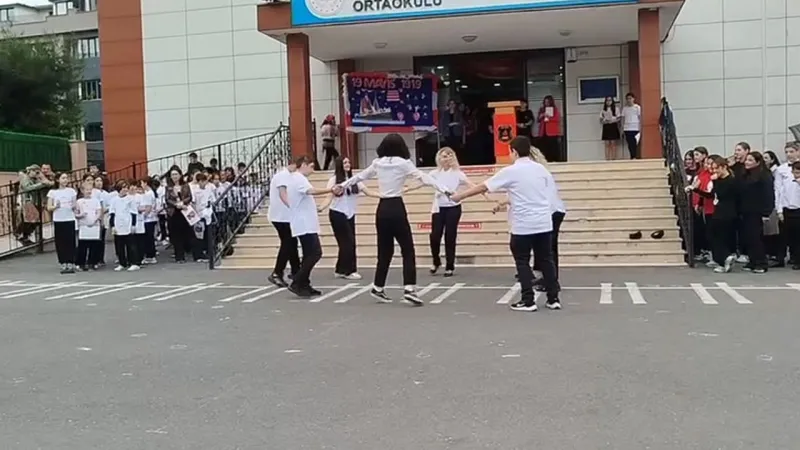 Otizmli öğrencilerden 19 Mayıs gösterisi