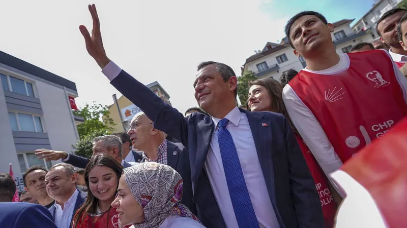 Özgür Özel'den eski CHP genel başkanlarına 19 Mayıs telefonu
