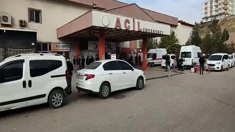 Şırnak'ta minibüsle hafif ticari araç çarpıştı: 13'ü çocuk 19 yaralı