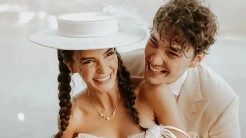 Ünlü basketbolcu Cedi Osman 19 Mayıs paylaşımı yaptı Yunan kudurdu! Ebru Şahin'den eşine tam destek