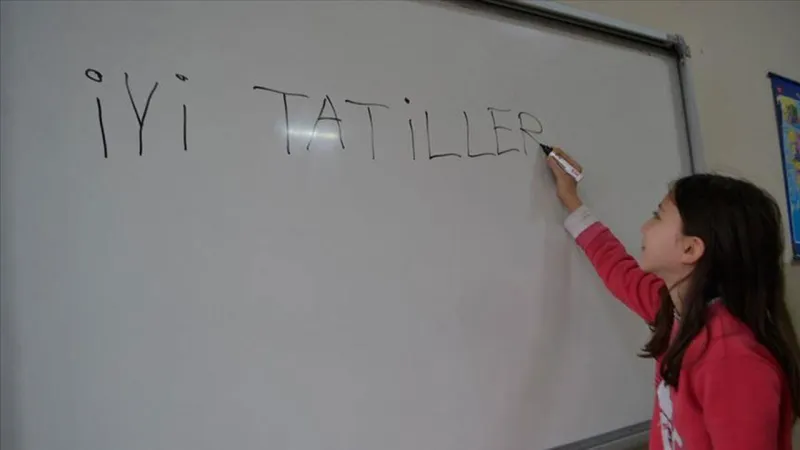 20 Milyon Öğrenci Karne Heyecanı! Yaz Tatili Başlıyor